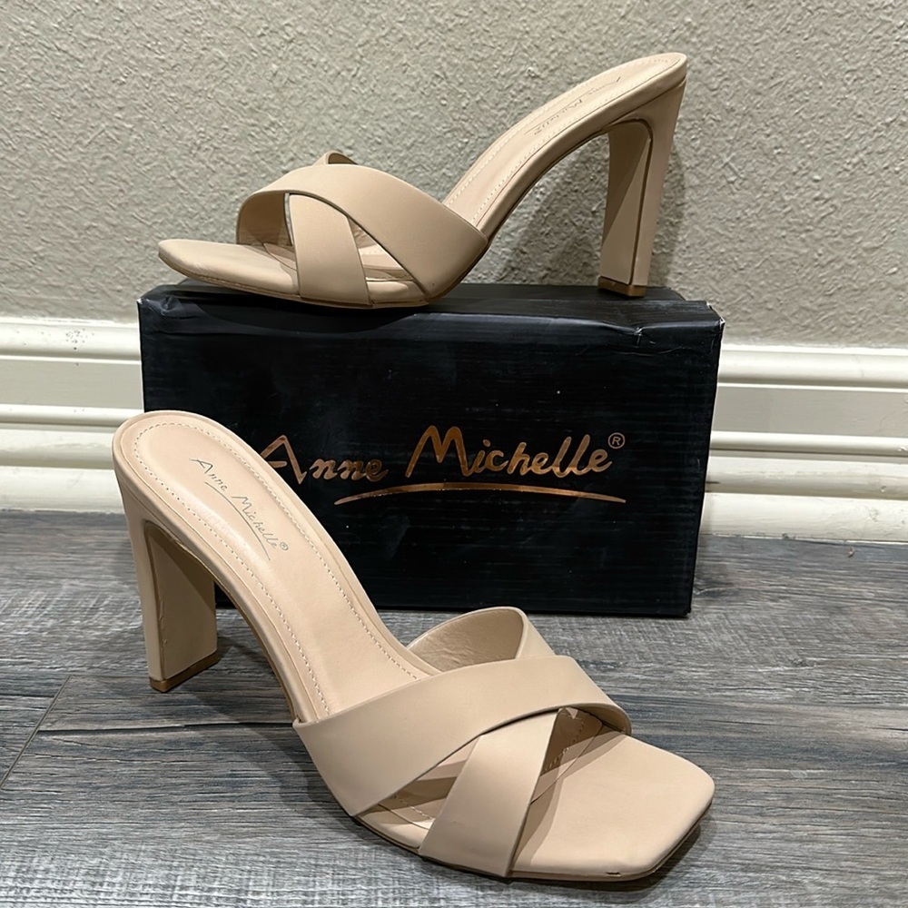 NWT Anne Michelle tan sandal. Size 10.